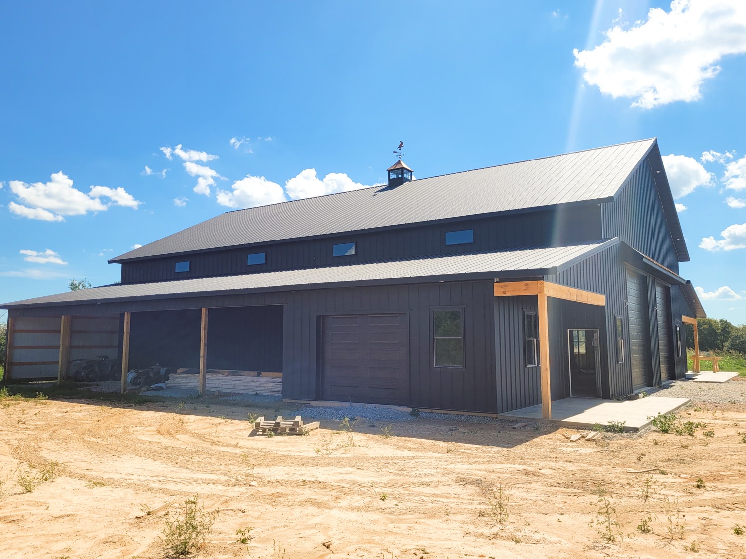 Barndominium with metal siding and roofing in northwest arkansas